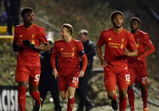 小波特连续三场比赛砍下30+&命中5个三分，篮网队史首人