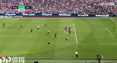 发生了什么？不敌纽卡后，瓜迪奥拉疑似和场边摄影师发生冲突