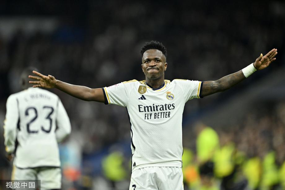 挑事？每日邮报称安东尼比赛中头槌犯规，逃过一张红牌